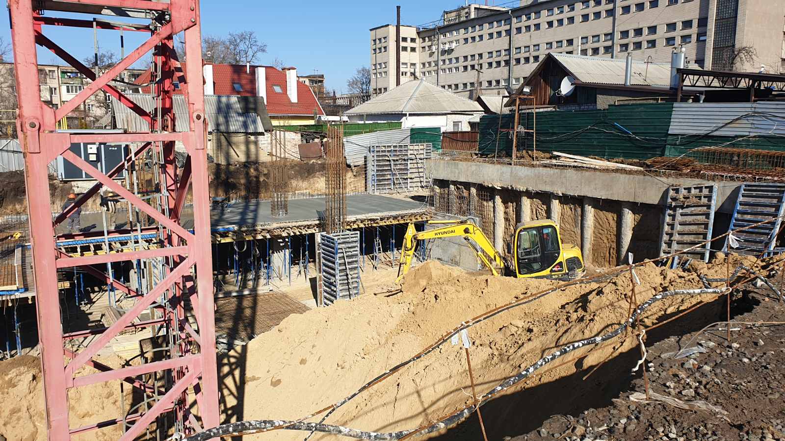Fotobericht über den Bau eines Wohnkomplexes auf der Straße. Olesya Gonchara