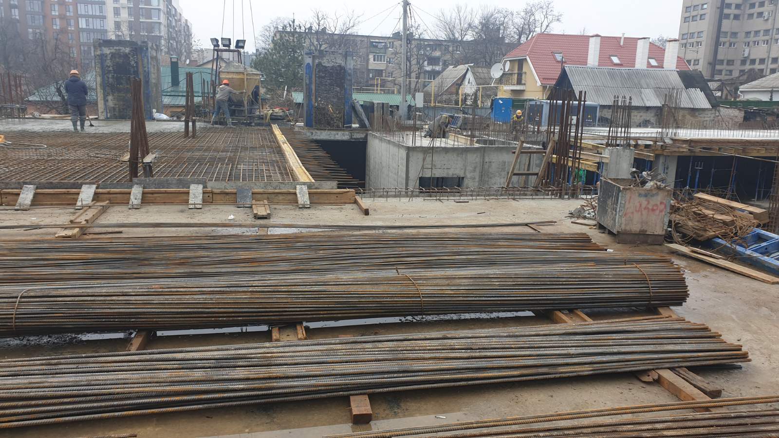Fotobericht über den Bau eines Wohnkomplexes auf der Straße. Olesya Gonchara
