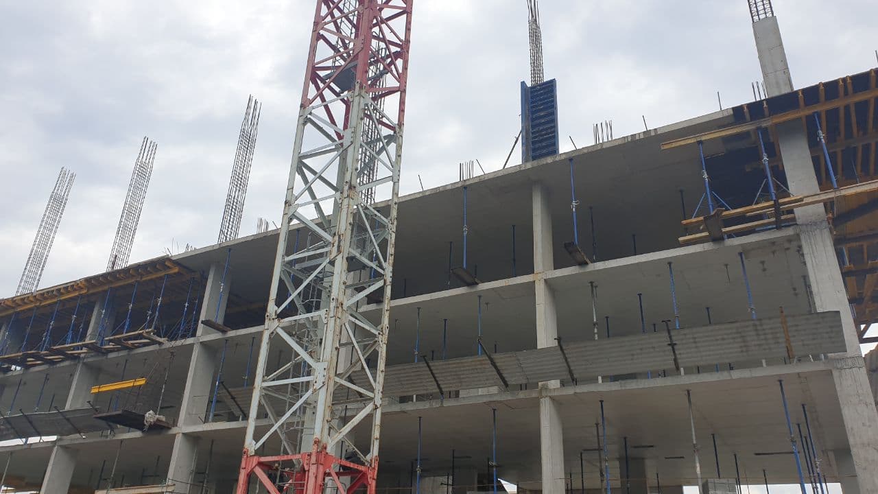 Fotobericht über den Bau eines Wohnkomplexes auf der Straße. Olesya Gonchara
