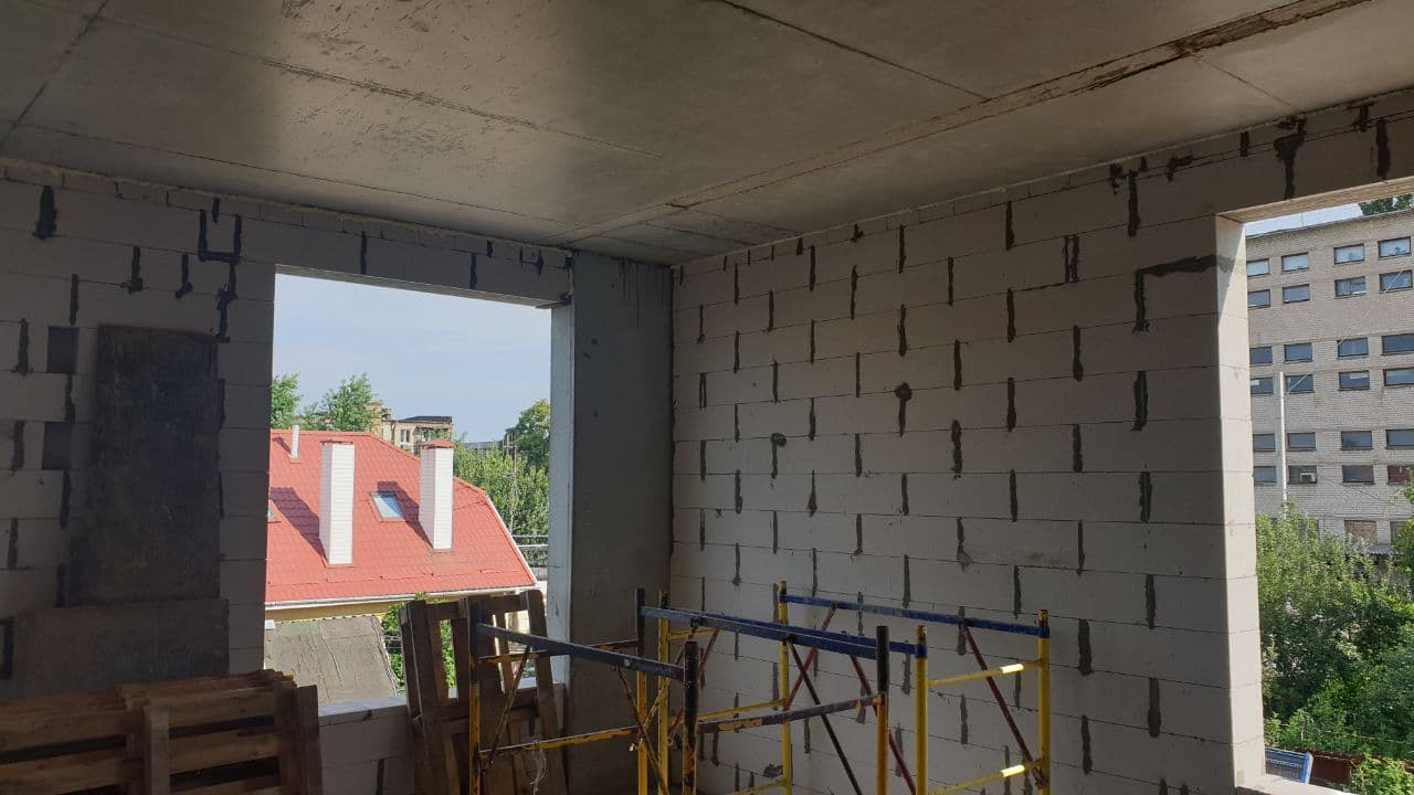 Fotobericht über den Bau eines Wohnkomplexes auf der Straße. Olesya Gonchara