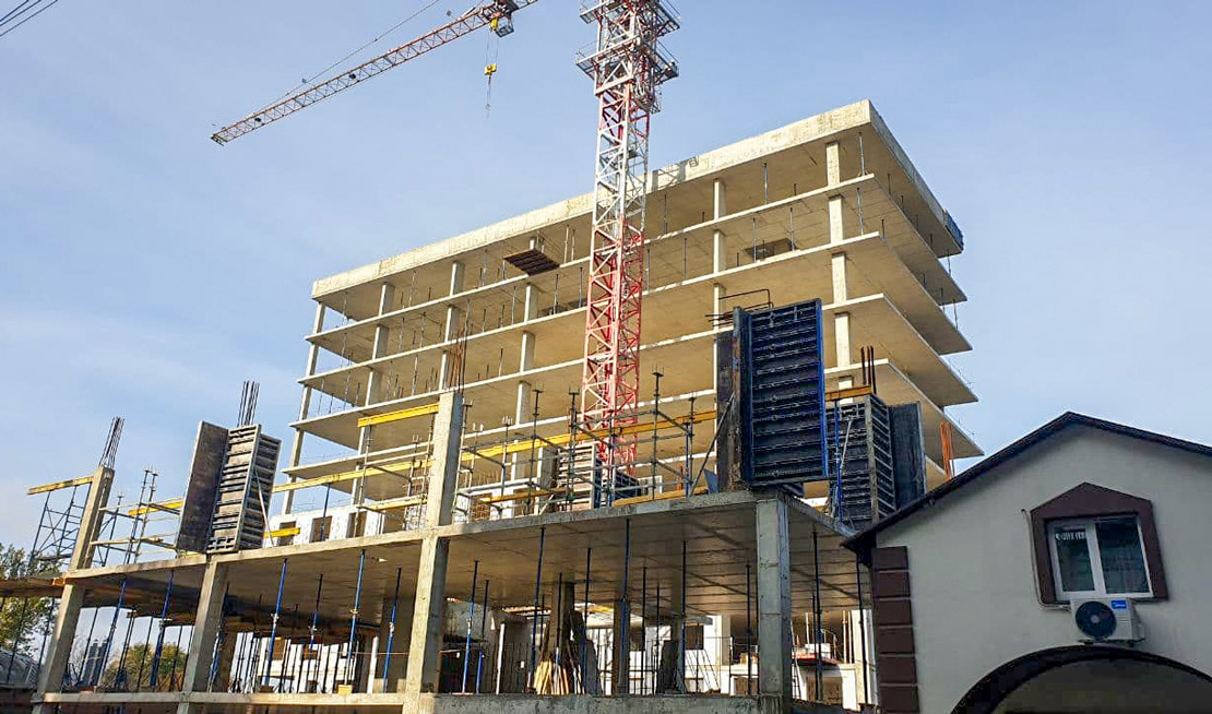 Fotobericht über den Bau eines Wohnkomplexes auf der Straße. Olesya Gonchara