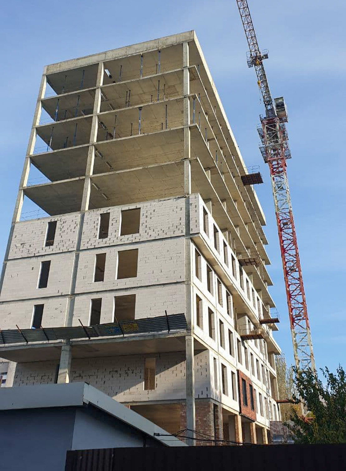 Fotobericht über den Bau eines Wohnkomplexes auf der Straße. Olesya Gonchara