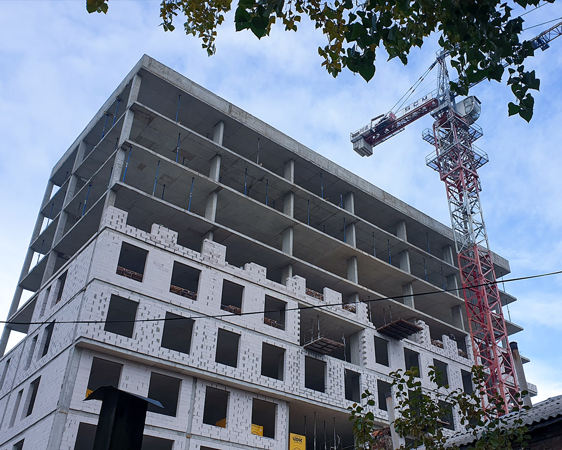 Fotobericht über den Bau eines Wohnkomplexes auf der Straße. Olesya Gonchara
