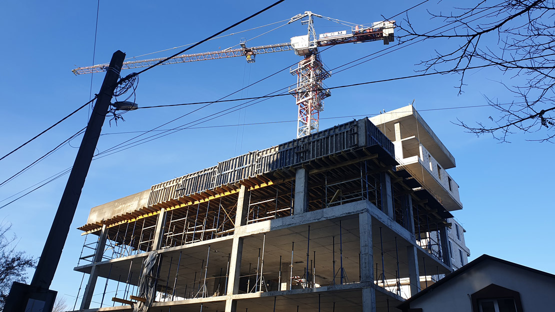 Fotobericht über den Bau eines Wohnkomplexes auf der Straße. Olesya Gonchara