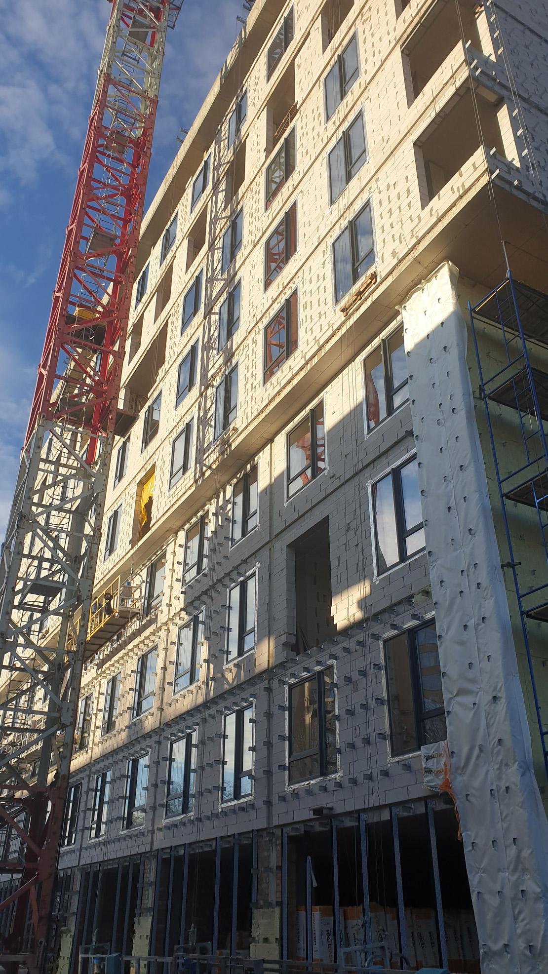 Fotobericht über den Bau eines Wohnkomplexes auf der Straße. Olesya Gonchara