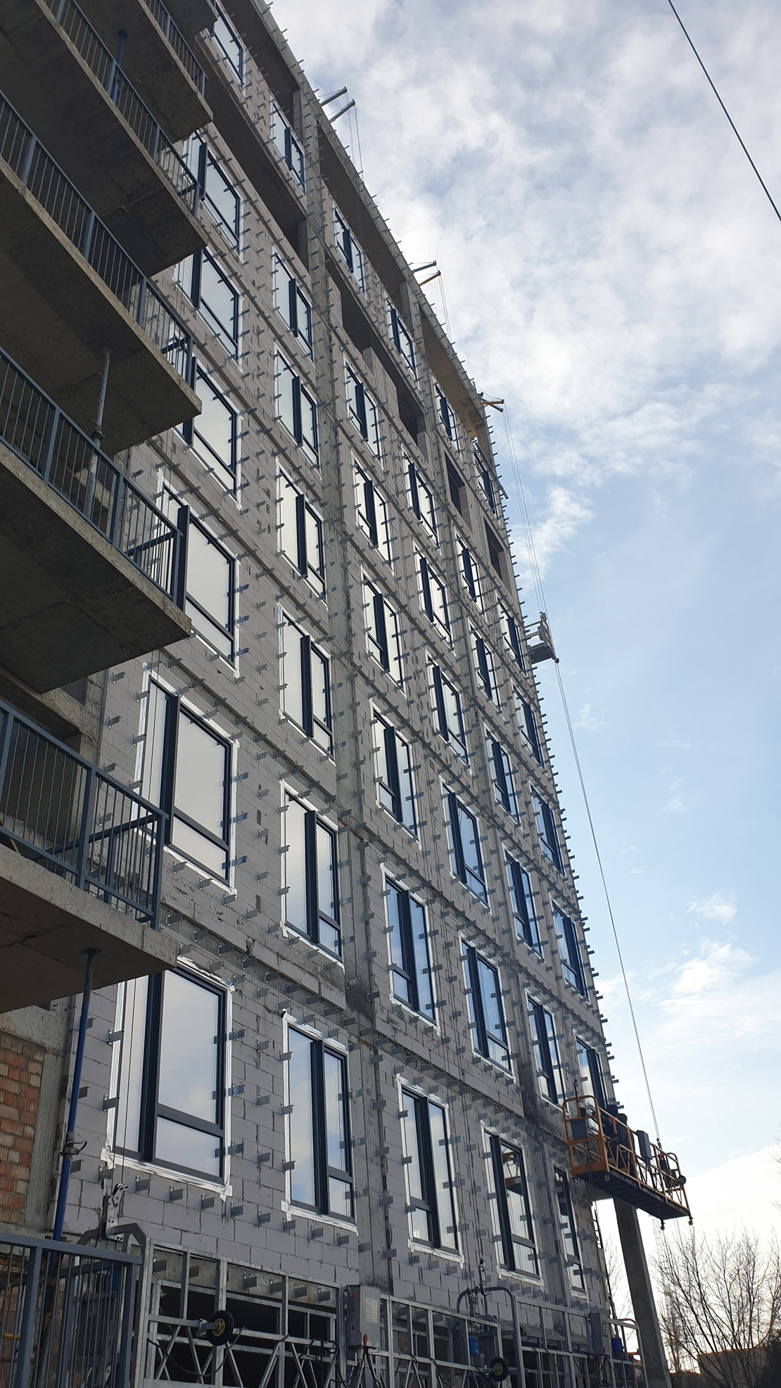 Fotobericht über den Bau eines Wohnkomplexes auf der Straße. Olesya Gonchara