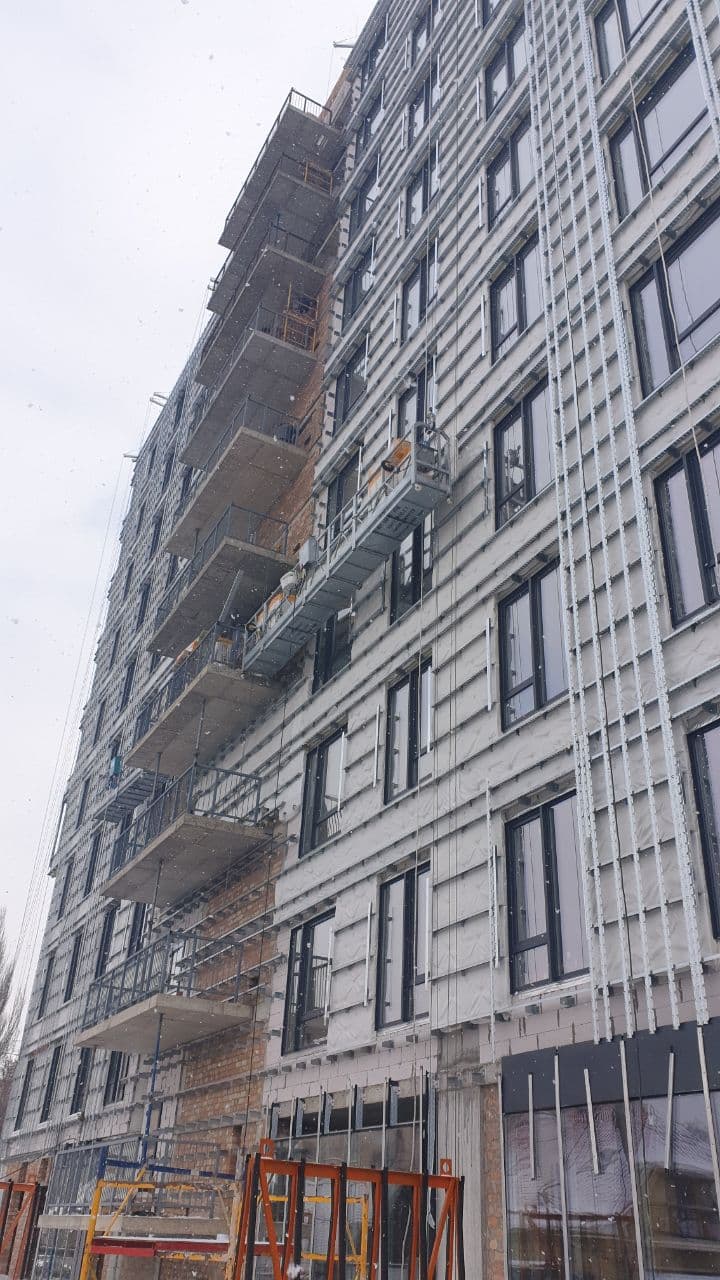 Fotobericht über den Bau eines Wohnkomplexes auf der Straße. Olesya Gonchara