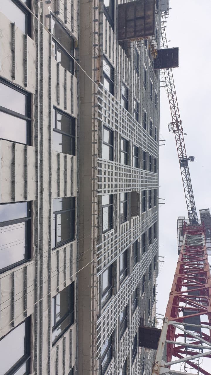 Fotobericht über den Bau eines Wohnkomplexes auf der Straße. Olesya Gonchara