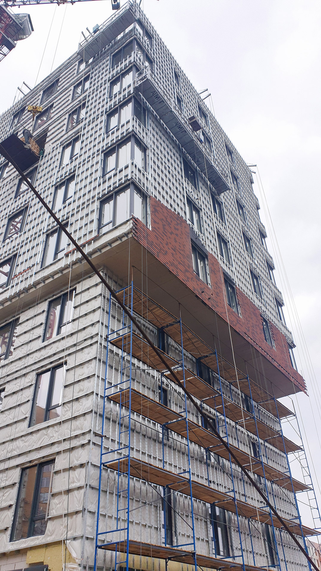 Fotobericht über den Bau eines Wohnkomplexes auf der Straße. Olesya Gonchara