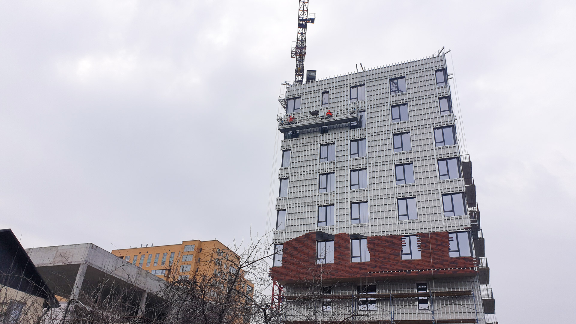 Fotobericht über den Bau eines Wohnkomplexes auf der Straße. Olesya Gonchara