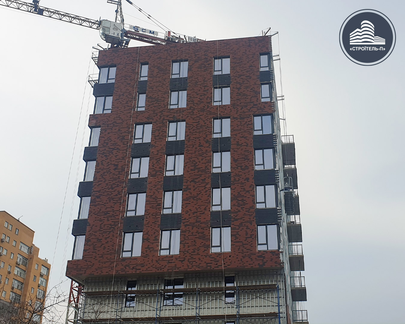Fotobericht über den Bau eines Wohnkomplexes auf der Straße. Olesya Gonchara