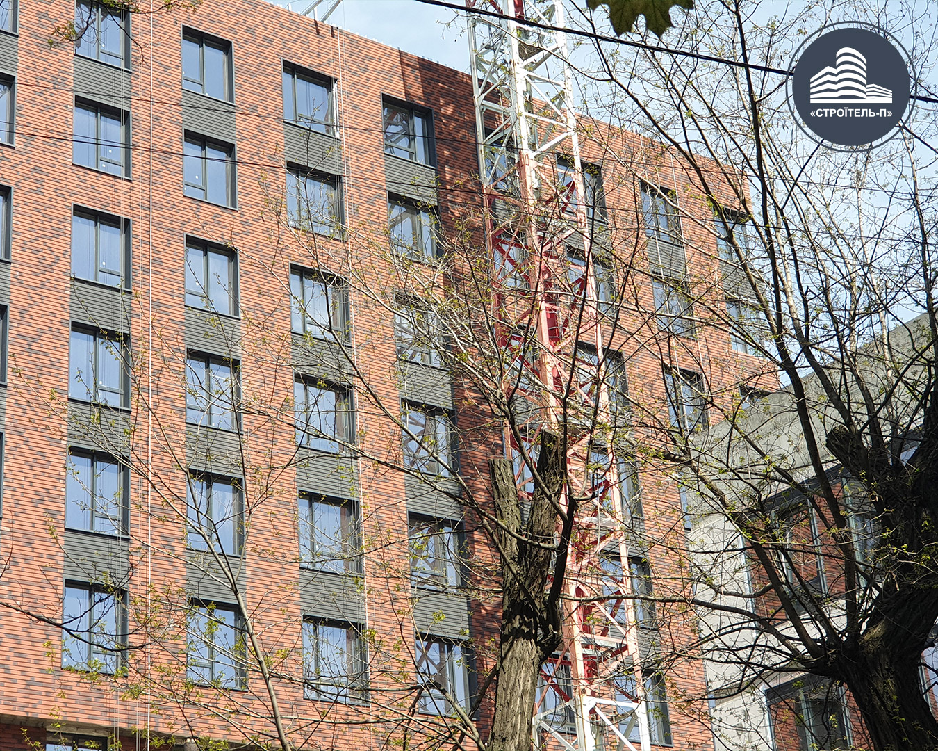 Fotobericht über den Bau eines Wohnkomplexes auf der Straße. Olesya Gonchara