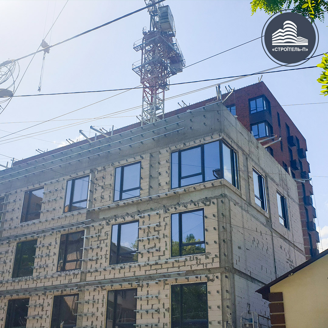 Fotobericht über den Bau eines Wohnkomplexes auf der Straße. Olesya Gonchara