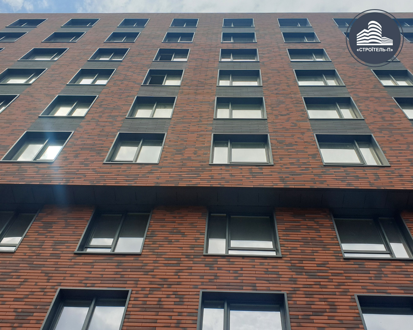 Fotobericht über den Bau eines Wohnkomplexes auf der Straße. Olesya Gonchara