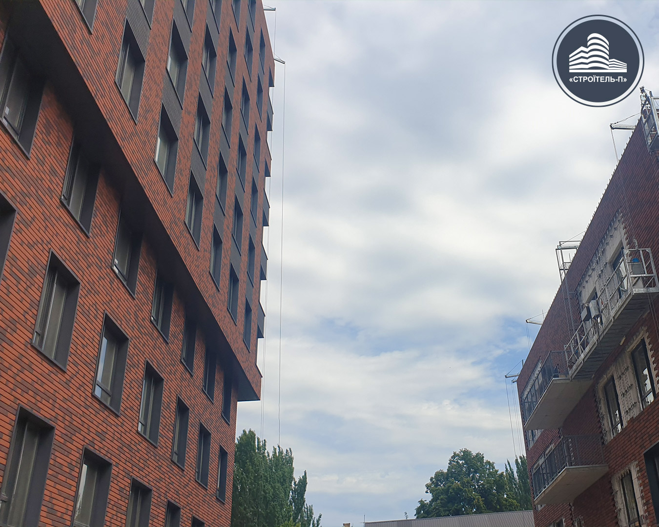 Fotobericht über den Bau eines Wohnkomplexes auf der Straße. Olesya Gonchara