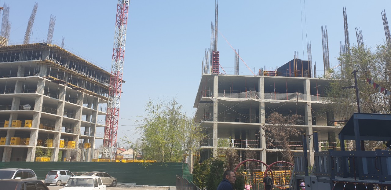 Photos from the construction of the residential complex «Grani»