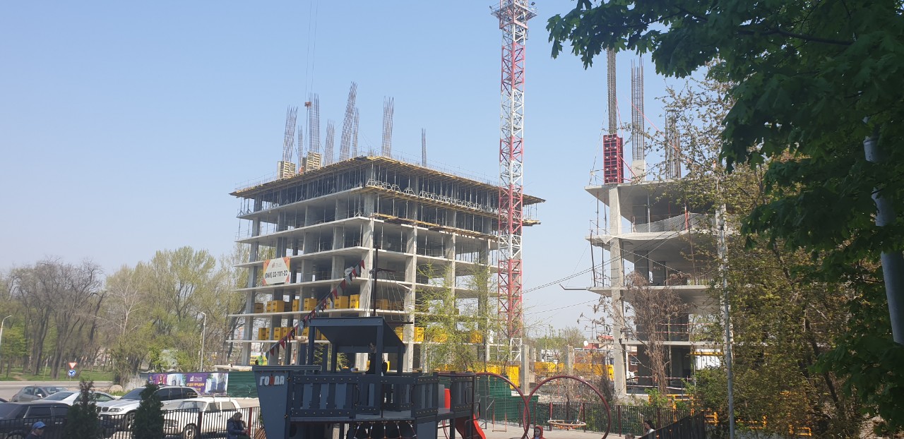 Photos from the construction of the residential complex «Grani»