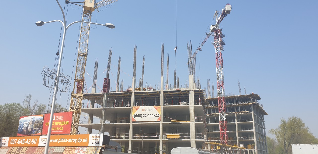 Photos from the construction of the residential complex «Grani»