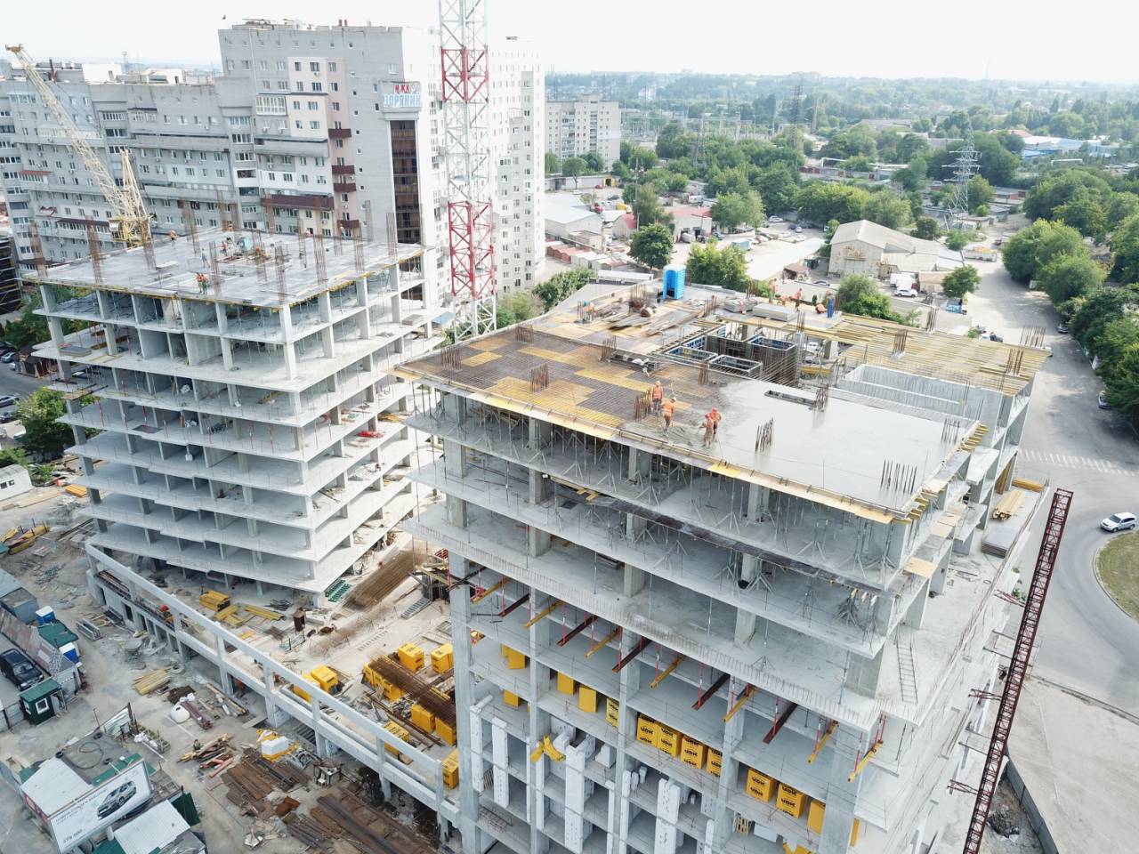 Photos from the construction of the residential complex «Grani»