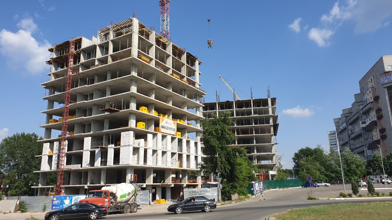 Photos from the construction of the residential complex «Grani»