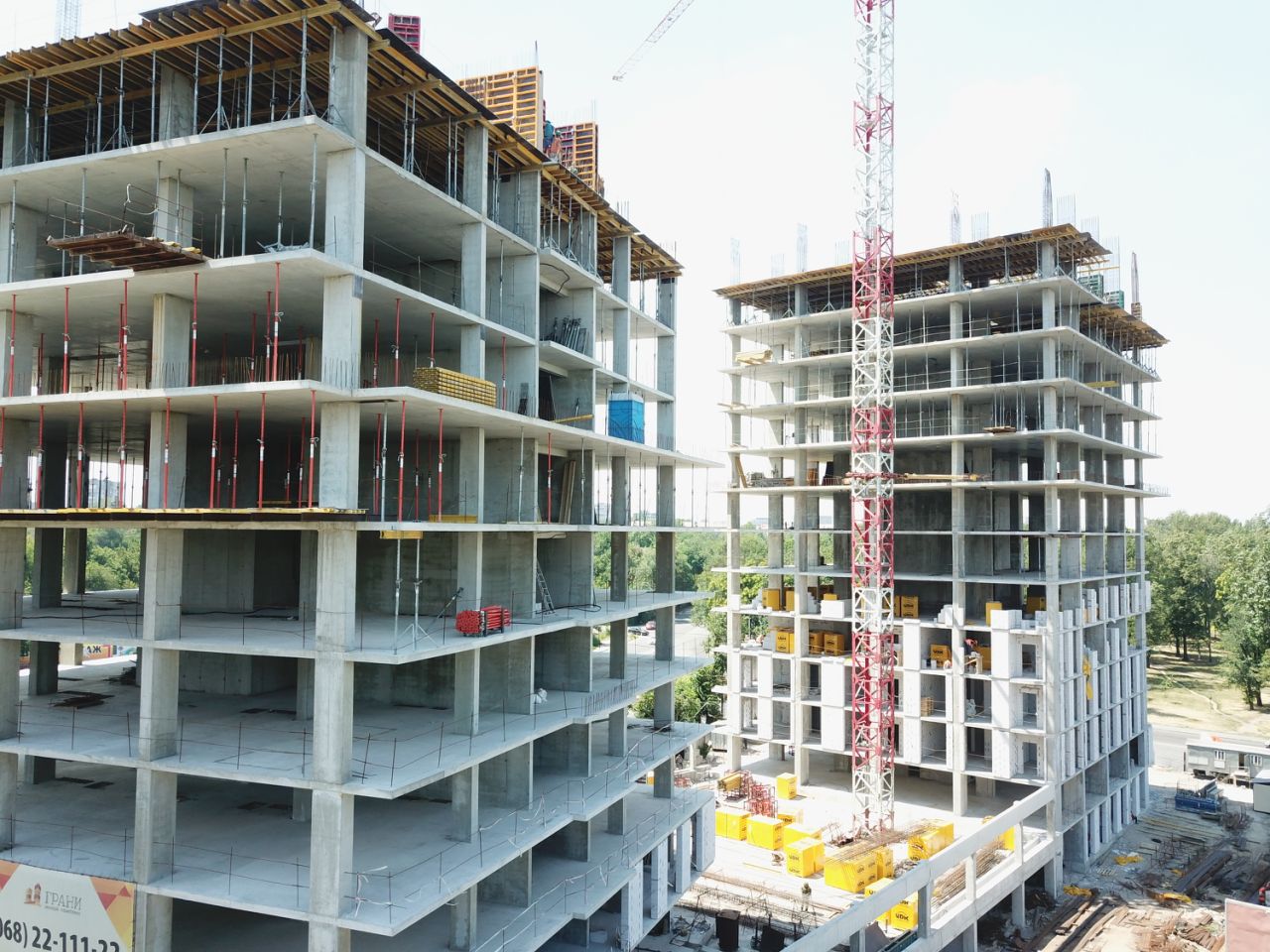 Photos from the construction of the residential complex «Grani»