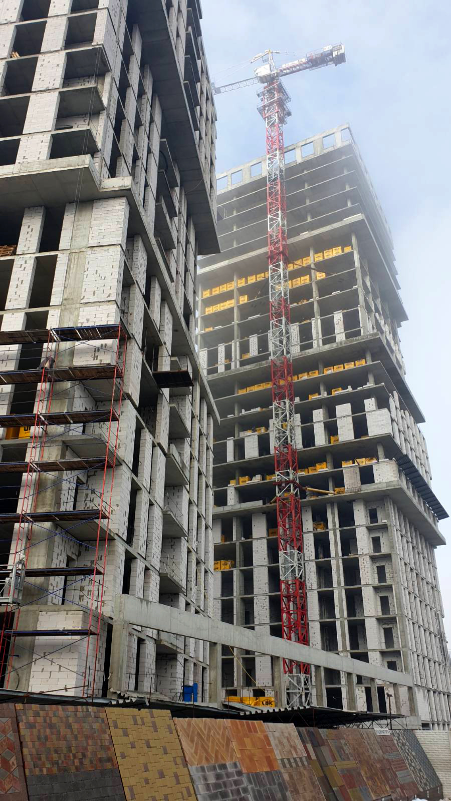 Photos from the construction of the residential complex «Grani»