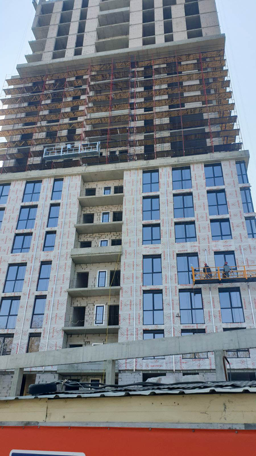 Photos from the construction of the residential complex «Grani»