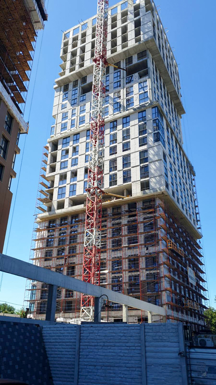 Photos from the construction of the residential complex «Grani»